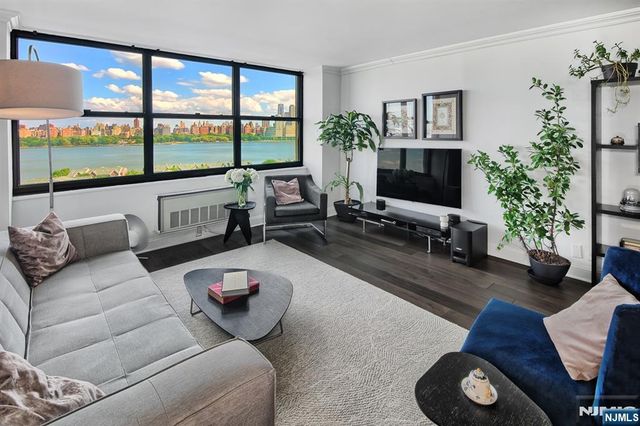 7004 Boulevard East 9M, Guttenberg, NJ 07093