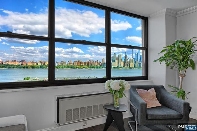 7004 Boulevard East 9M, Guttenberg, NJ 07093