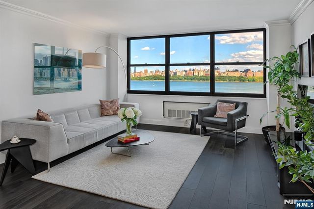 7004 Boulevard East 9M, Guttenberg, NJ 07093