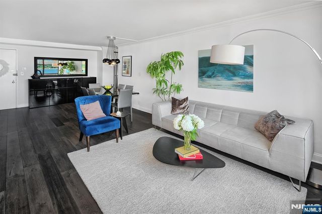 7004 Boulevard East 9M, Guttenberg, NJ 07093