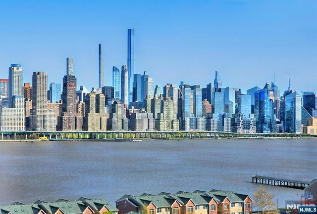 7004 Boulevard East 9M, Guttenberg, NJ 07093