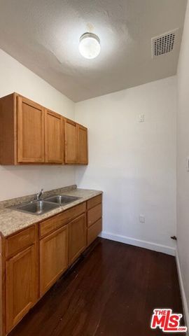 2795 W 8th Street 406, Los Angeles, CA 90005