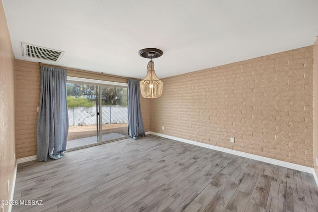 2572 W Calle Genova, Tucson, AZ 85745