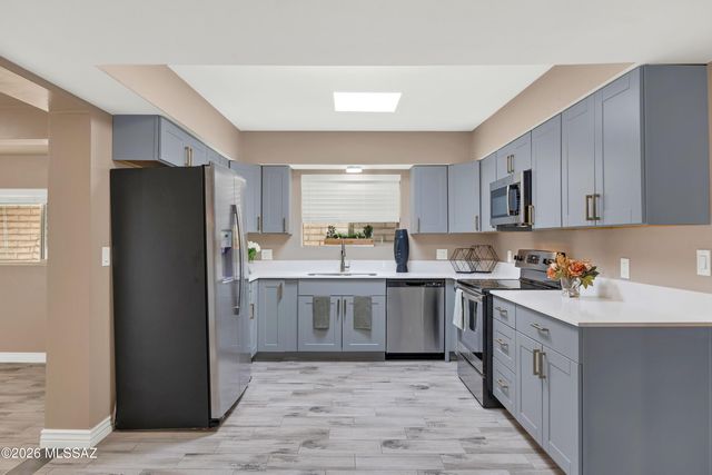 2572 W Calle Genova, Tucson, AZ 85745