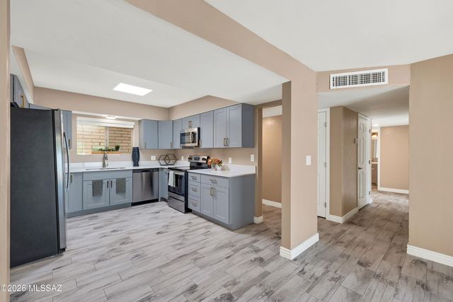 2572 W Calle Genova, Tucson, AZ 85745