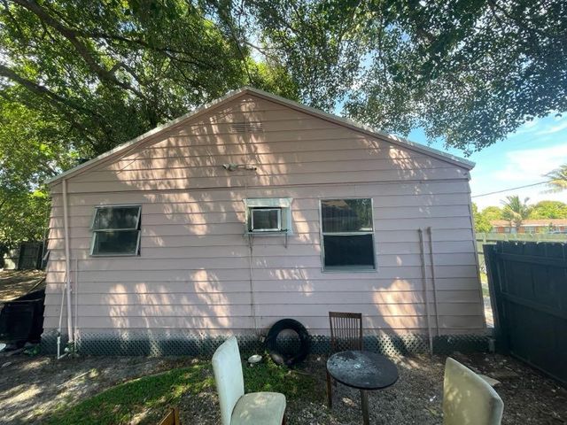 1409 NE 5th Terrace 1-2, Fort Lauderdale, FL 33304