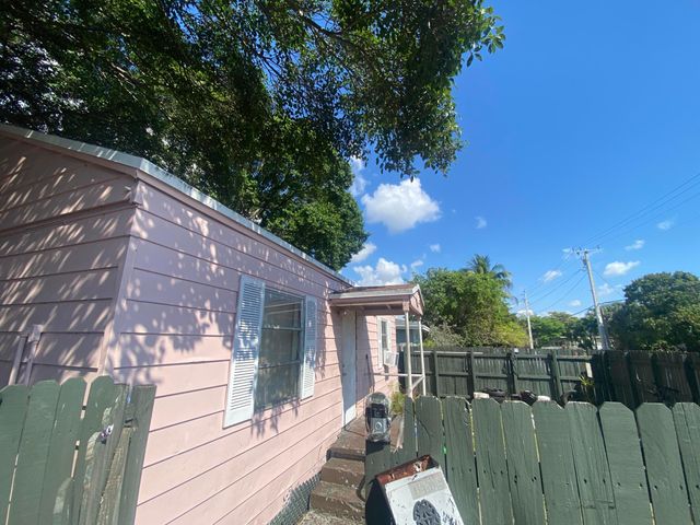 1409 NE 5th Terrace 1-2, Fort Lauderdale, FL 33304