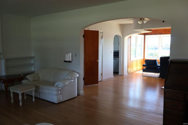 1425 Main Street, Grandview, IN 47615