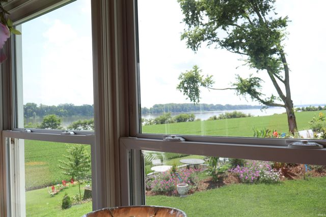 1425 Main Street, Grandview, IN 47615