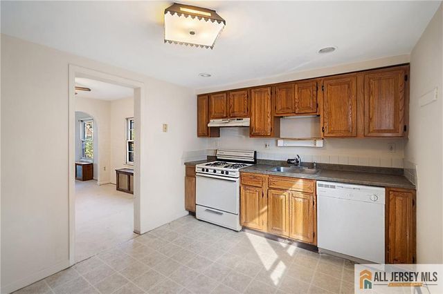1433 Dogwood Drive, Piscataway, NJ 08854