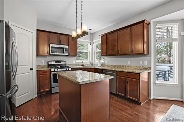 924 Riverstone Court, Milford, MI 48381