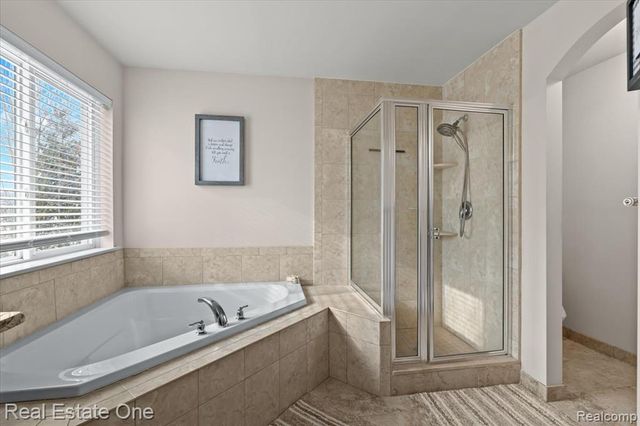 924 Riverstone Court, Milford, MI 48381