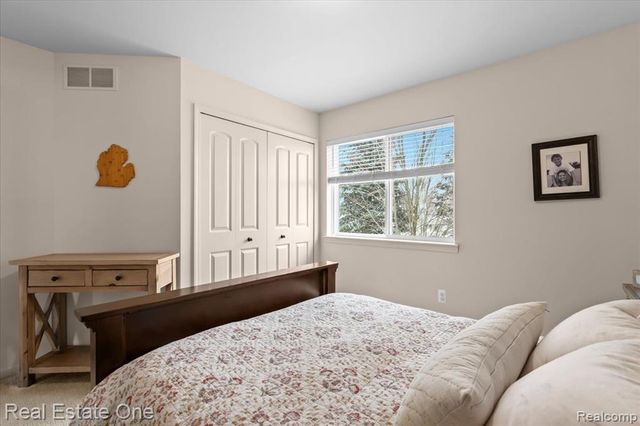 924 Riverstone Court, Milford, MI 48381