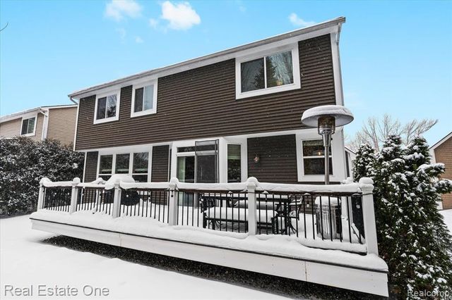 924 Riverstone Court, Milford, MI 48381