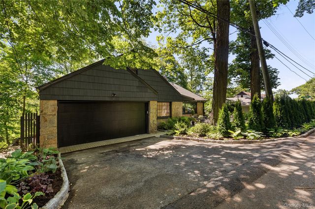 2 Sherwood Place, Scarsdale, NY 10583