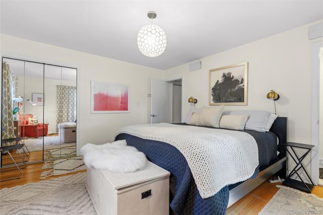 2 Sherwood Place, Scarsdale, NY 10583
