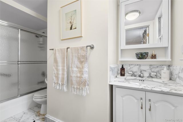 2 Sherwood Place, Scarsdale, NY 10583