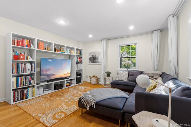 2 Sherwood Place, Scarsdale, NY 10583
