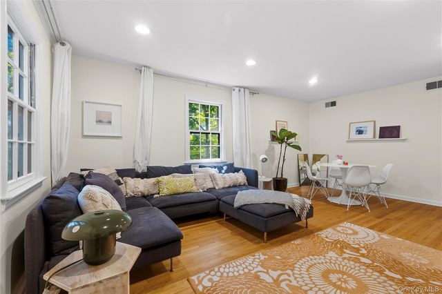 2 Sherwood Place, Scarsdale, NY 10583
