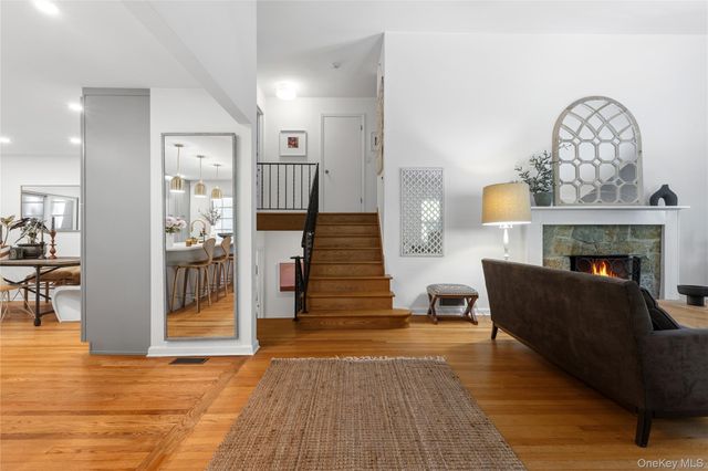 2 Sherwood Place, Scarsdale, NY 10583