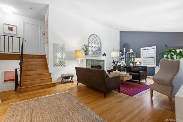 2 Sherwood Place, Scarsdale, NY 10583