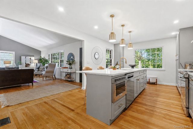 2 Sherwood Place, Scarsdale, NY 10583