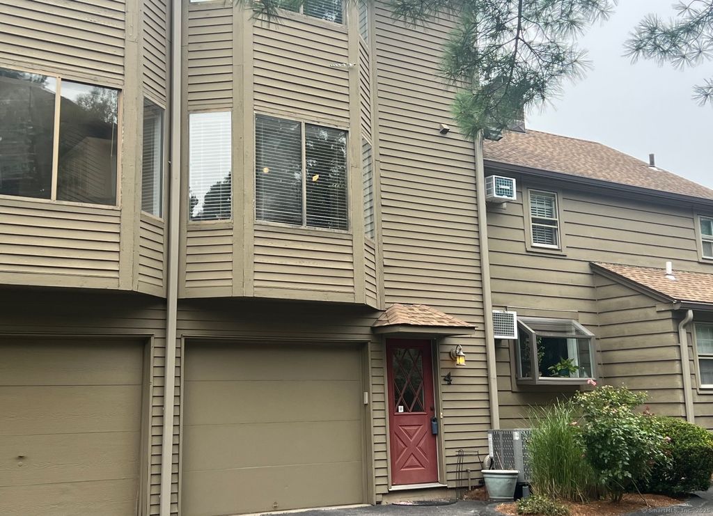 100 Willowbrook Avenue APT 4, Stamford, CT 06902