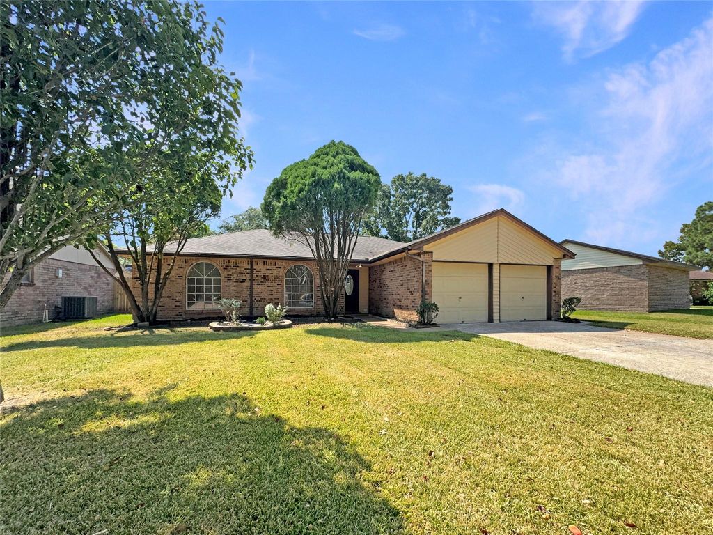 10110 Willmont Road, La Porte, TX 77571