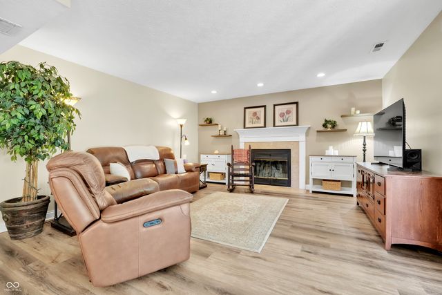 13077 Lansdowne Drive, Fishers, IN 46038