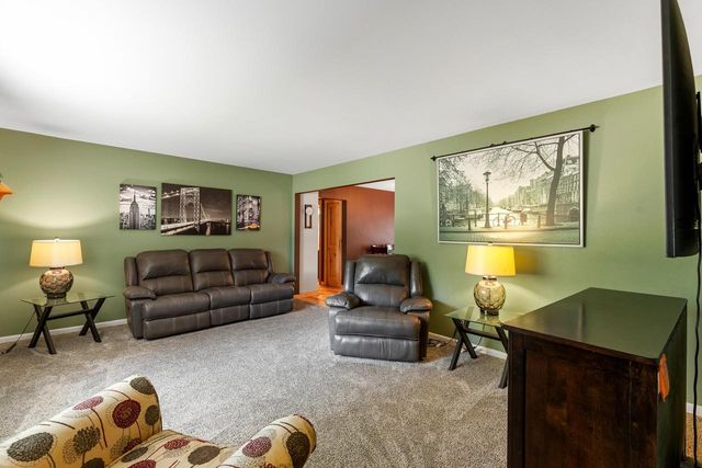 5426 Middleton DRIVE, Greendale, WI 53129