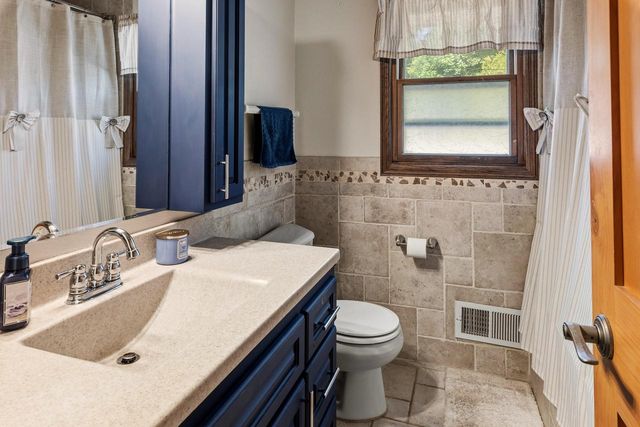 5426 Middleton DRIVE, Greendale, WI 53129