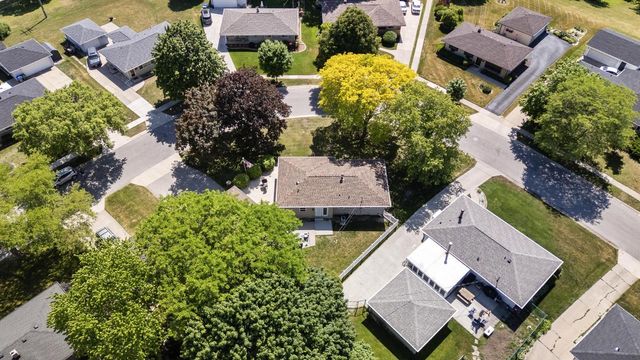 5426 Middleton DRIVE, Greendale, WI 53129
