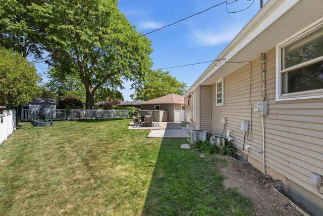 5426 Middleton DRIVE, Greendale, WI 53129