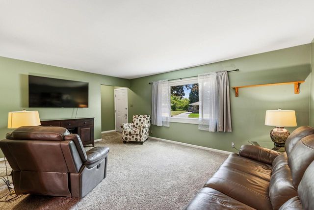 5426 Middleton DRIVE, Greendale, WI 53129