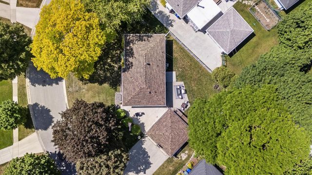 5426 Middleton DRIVE, Greendale, WI 53129