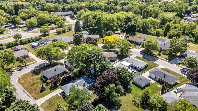5426 Middleton DRIVE, Greendale, WI 53129
