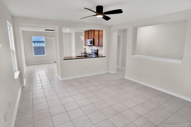 8517 BAREFOOT LN, Converse, TX 78109