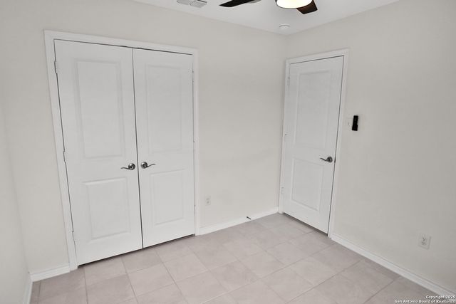 8517 BAREFOOT LN, Converse, TX 78109