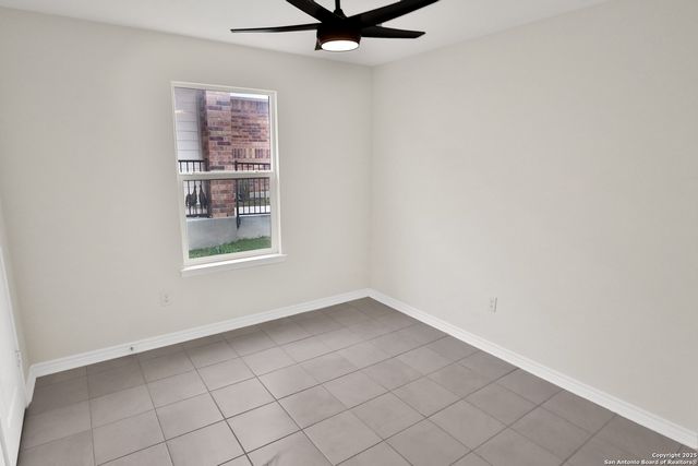 8517 BAREFOOT LN, Converse, TX 78109