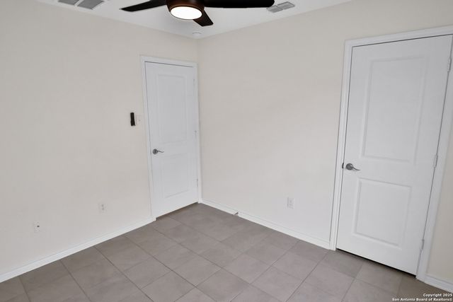 8517 BAREFOOT LN, Converse, TX 78109