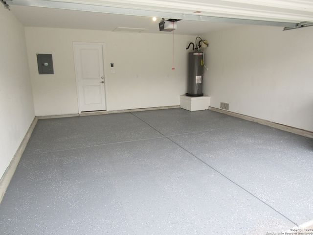 8517 BAREFOOT LN, Converse, TX 78109