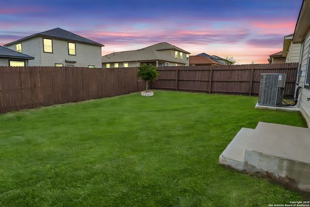 8517 BAREFOOT LN, Converse, TX 78109