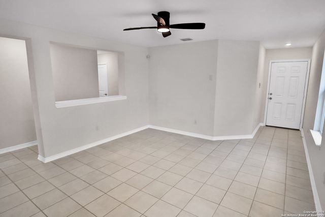 8517 BAREFOOT LN, Converse, TX 78109