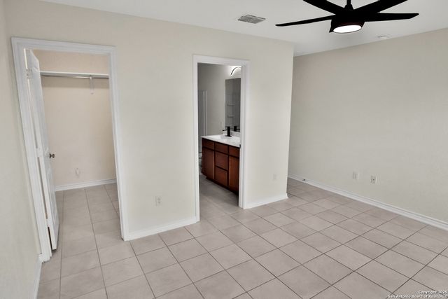 8517 BAREFOOT LN, Converse, TX 78109