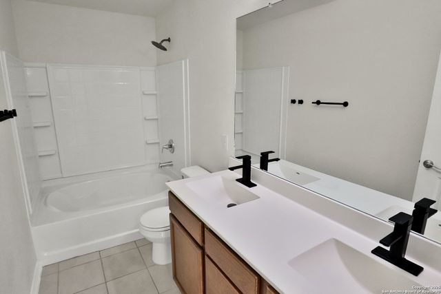 8517 BAREFOOT LN, Converse, TX 78109