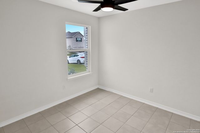 8517 BAREFOOT LN, Converse, TX 78109