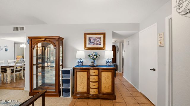 5621 W HEARN Road, Glendale, AZ 85306