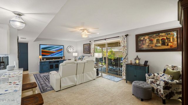 5621 W HEARN Road, Glendale, AZ 85306