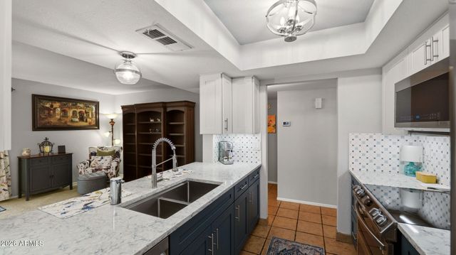 5621 W HEARN Road, Glendale, AZ 85306