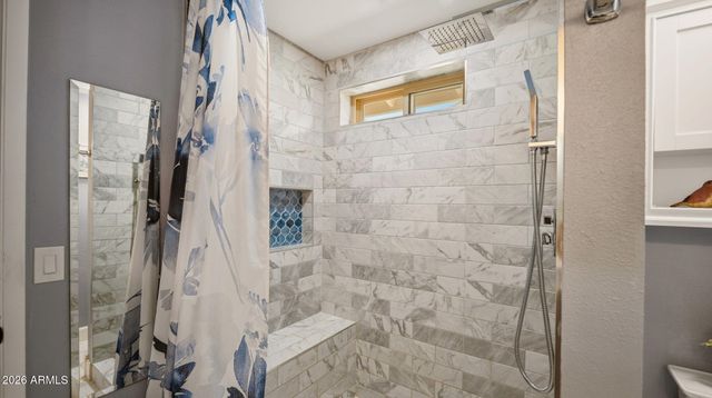5621 W HEARN Road, Glendale, AZ 85306